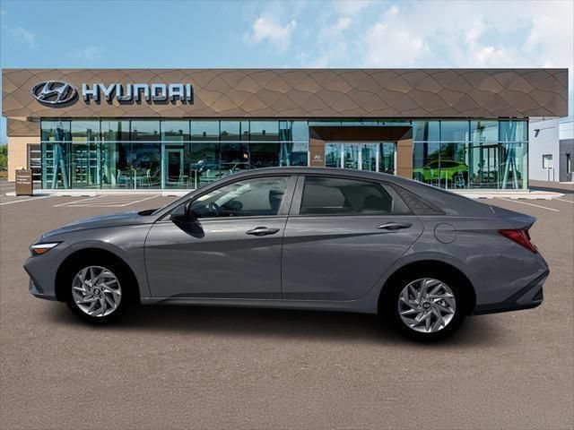 New 2026 Hyundai Elantra Hybrid FWD image 3