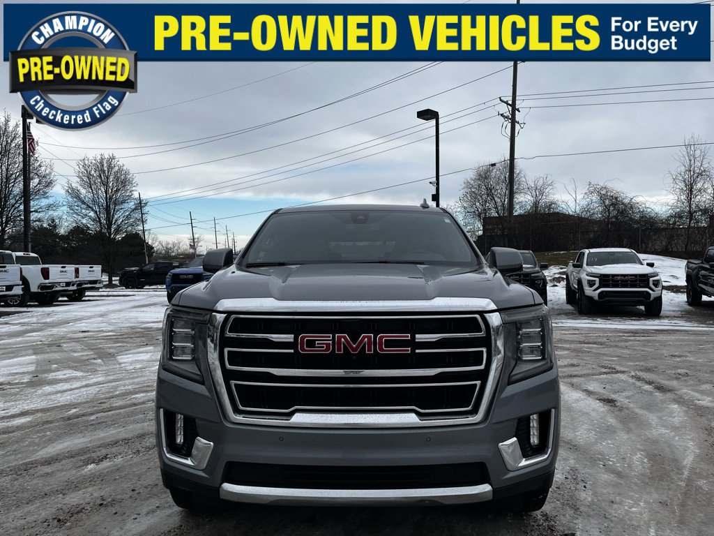 Used 2022 GMC Yukon SLT w/ SLT Premium Package image 3