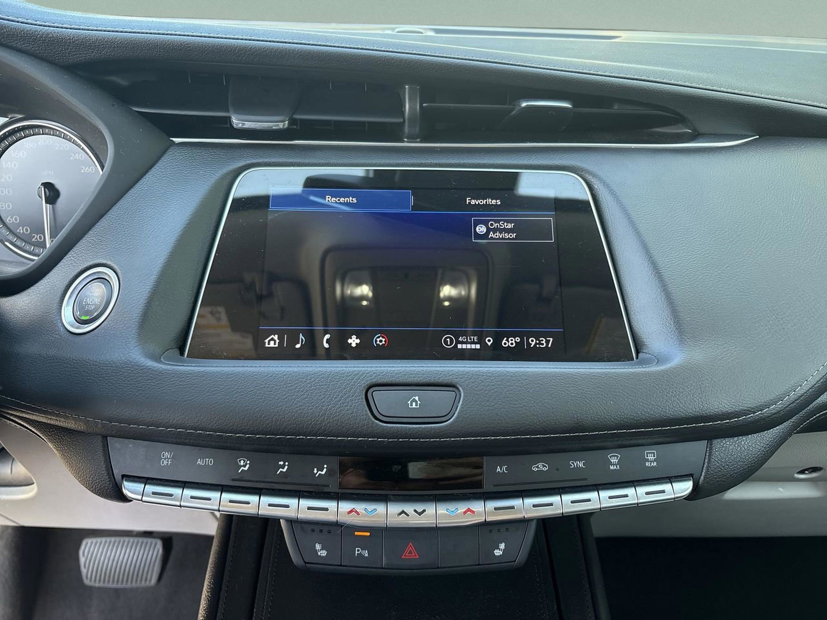 Used 2022 Cadillac XT4 Luxury AWD/4WD image 23