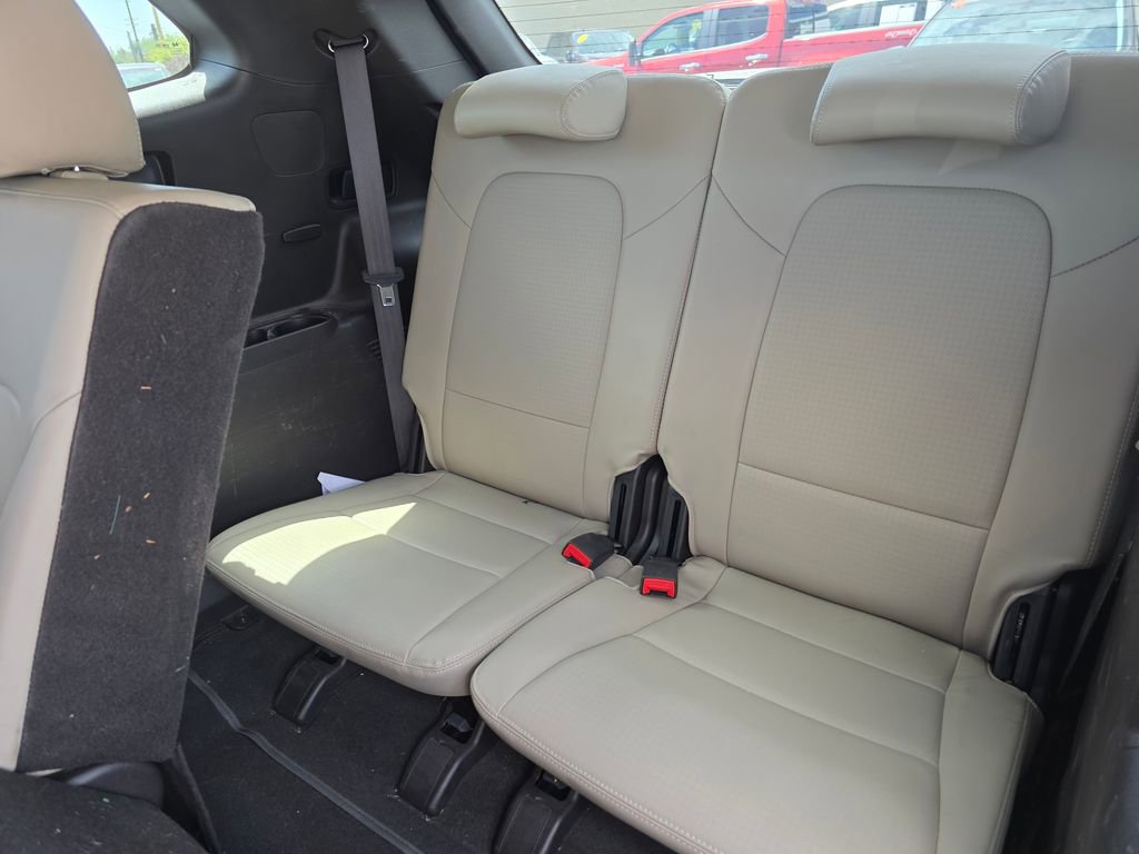 Used 2014 Hyundai Santa Fe GLS w/ Premium Package 05 FWD image 12