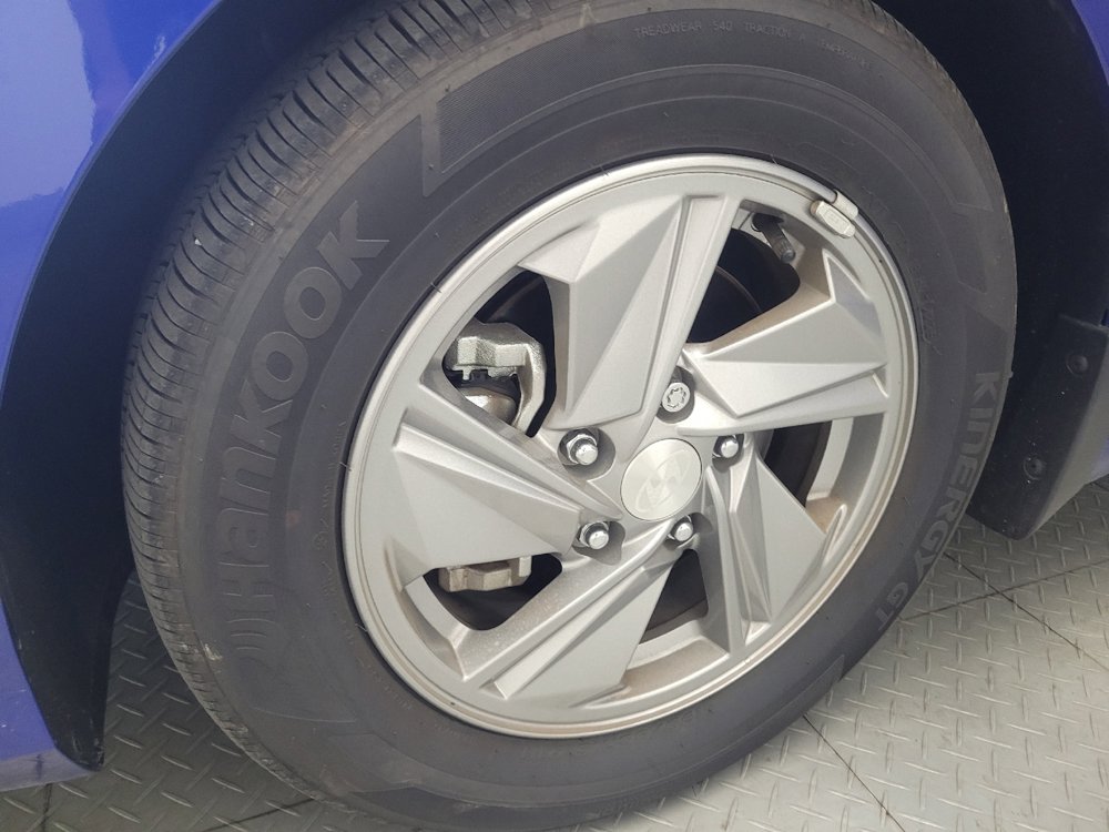 Used 2025 Hyundai Elantra SE FWD image 31