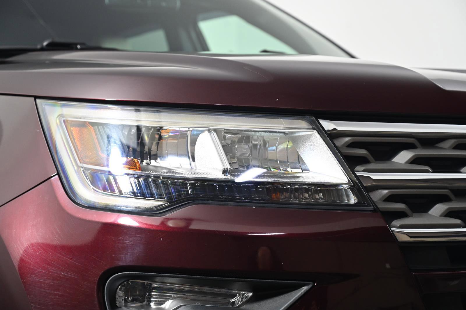 Used 2018 Ford Explorer XLT w/ Equipment Group 202A image 4