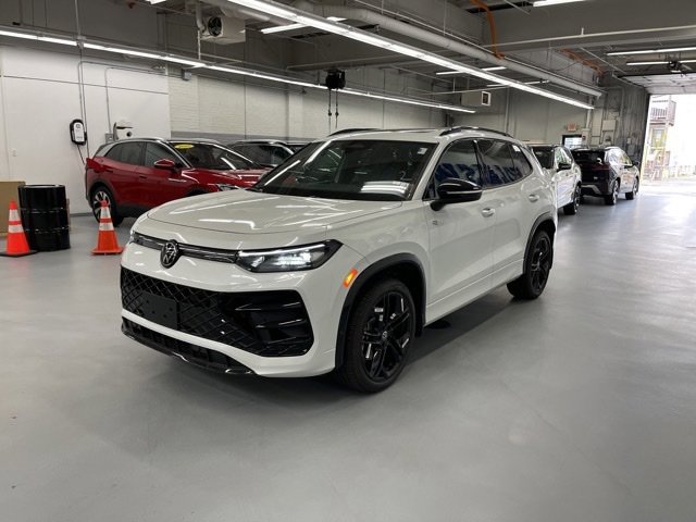 New 2025 Volkswagen Tiguan SE R-Line