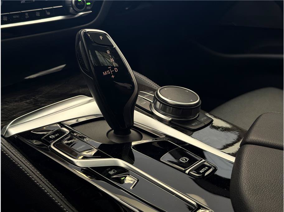 Used 2023 BMW 530e w/ M Sport Package RWD image 22