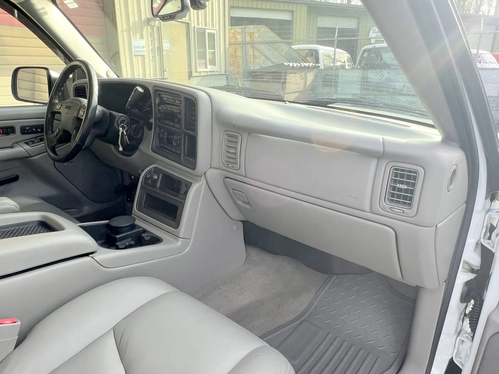 Used 2005 GMC Sierra 3500 SLT w/ Heavy-Duty Power Package RWD image 17
