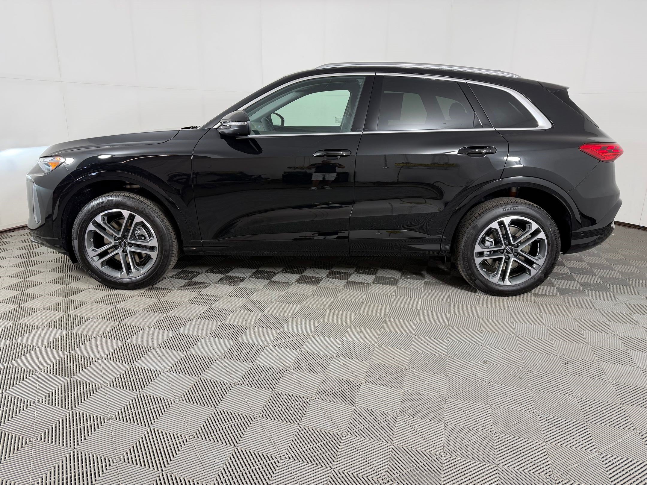 New 2026 Audi Q5 Premium AWD/4WD image 2