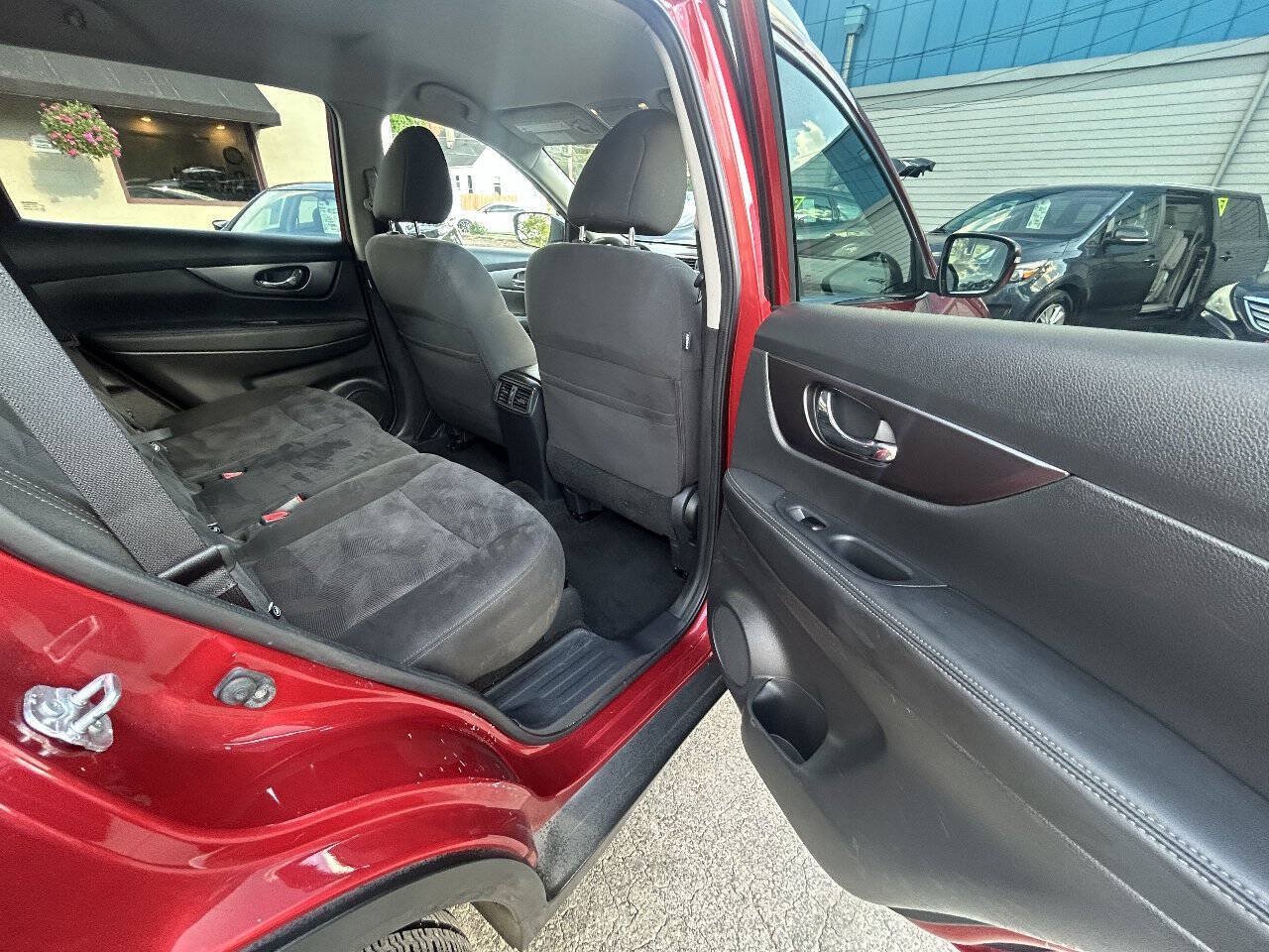 Used 2016 Nissan Rogue SV FWD image 8