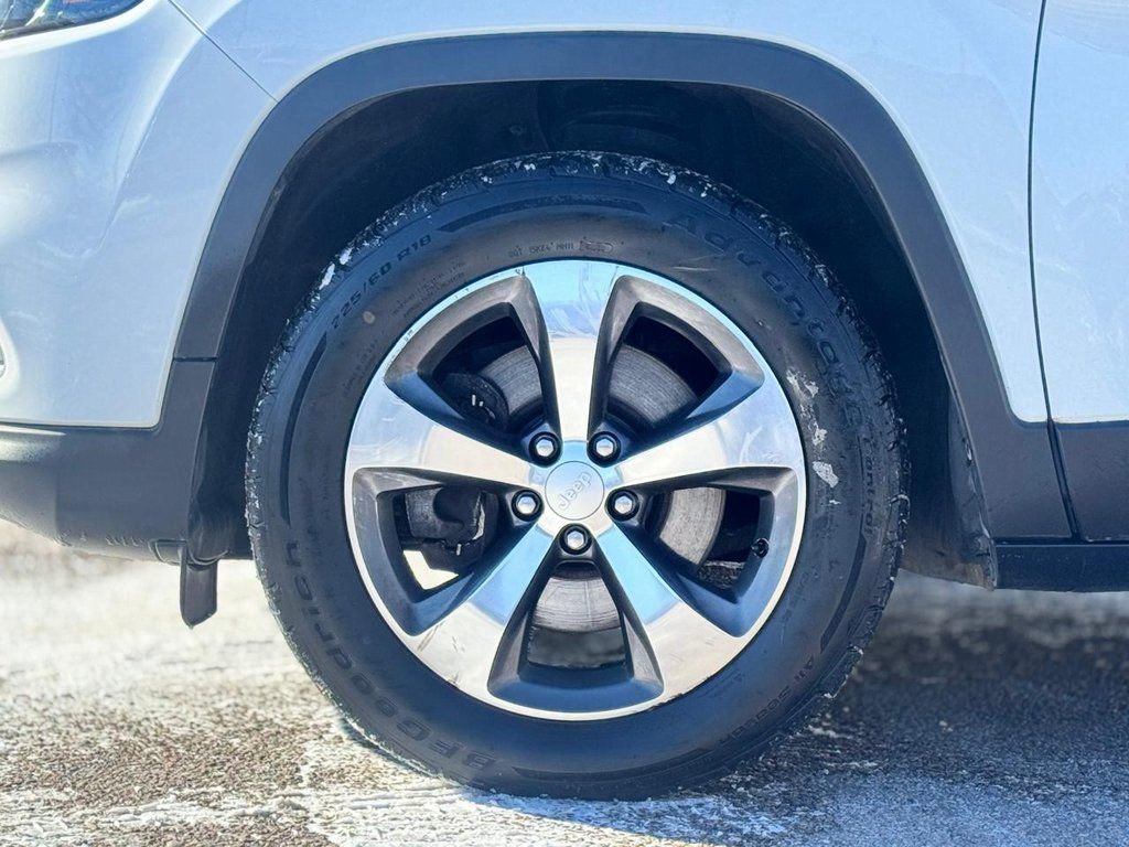 Used 2019 Jeep Cherokee Limited image 11