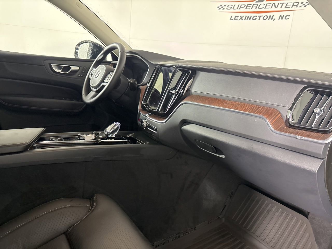 Used 2023 Volvo XC60 B5 Ultimate image 26