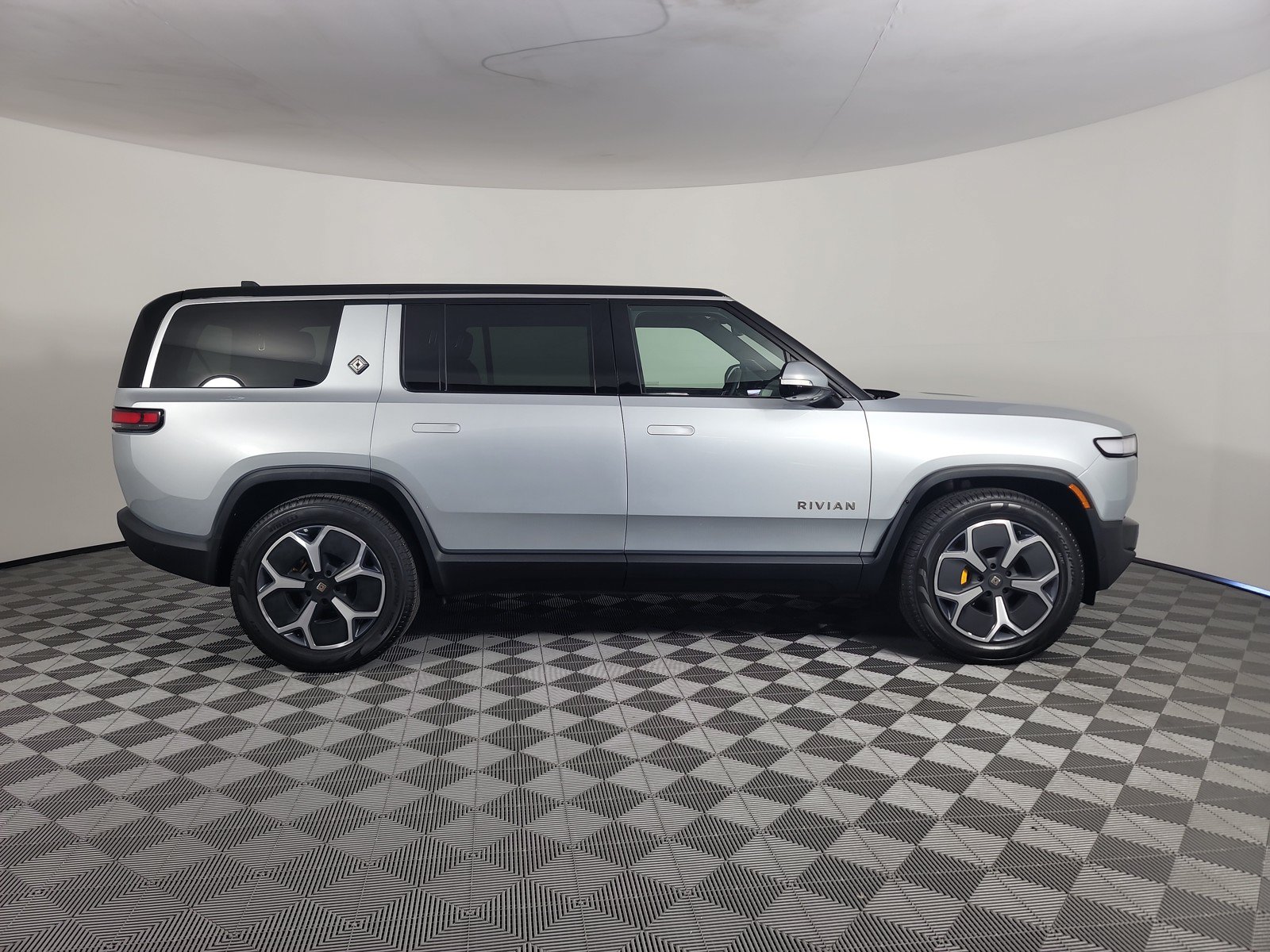 Used 2024 Rivian R1S Adventure AWD/4WD image 6