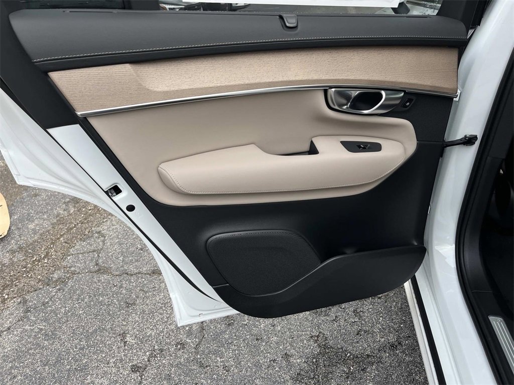 New 2026 Volvo XC90 B6 Ultra image 17