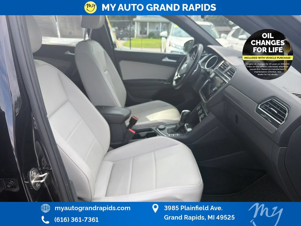 Used 2020 Volkswagen Tiguan SE R-Line w/ 3rd Row Seat Package AWD/4WD image 23