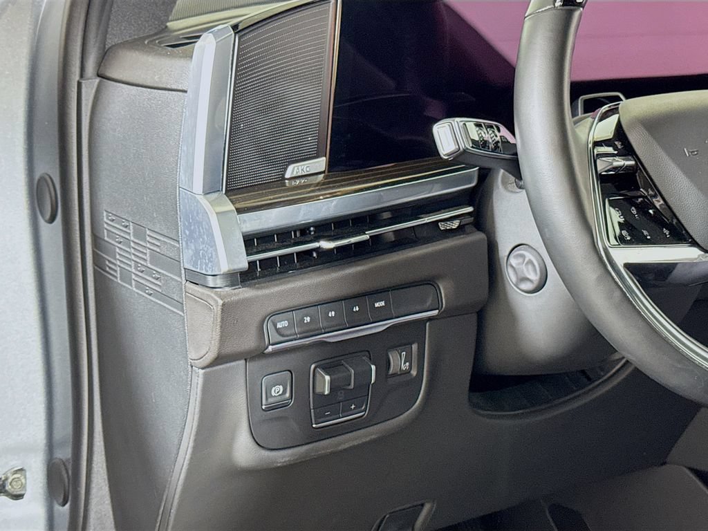 Certified 2025 Cadillac Escalade Premium Luxury AWD/4WD image 8