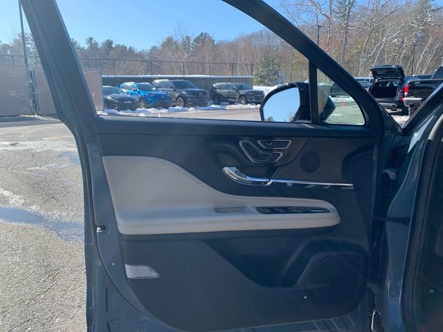 Used 2025 Lincoln Corsair AWD w/ Equipment Group 101A image 24