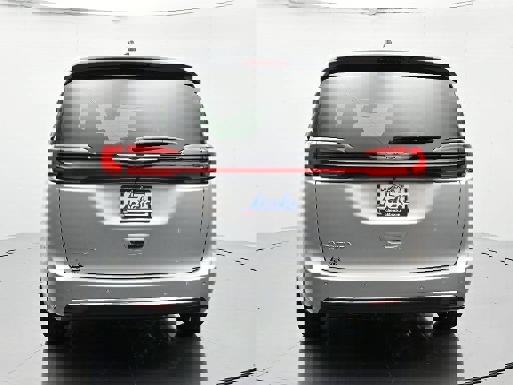New 2026 Chrysler Pacifica Select image 6