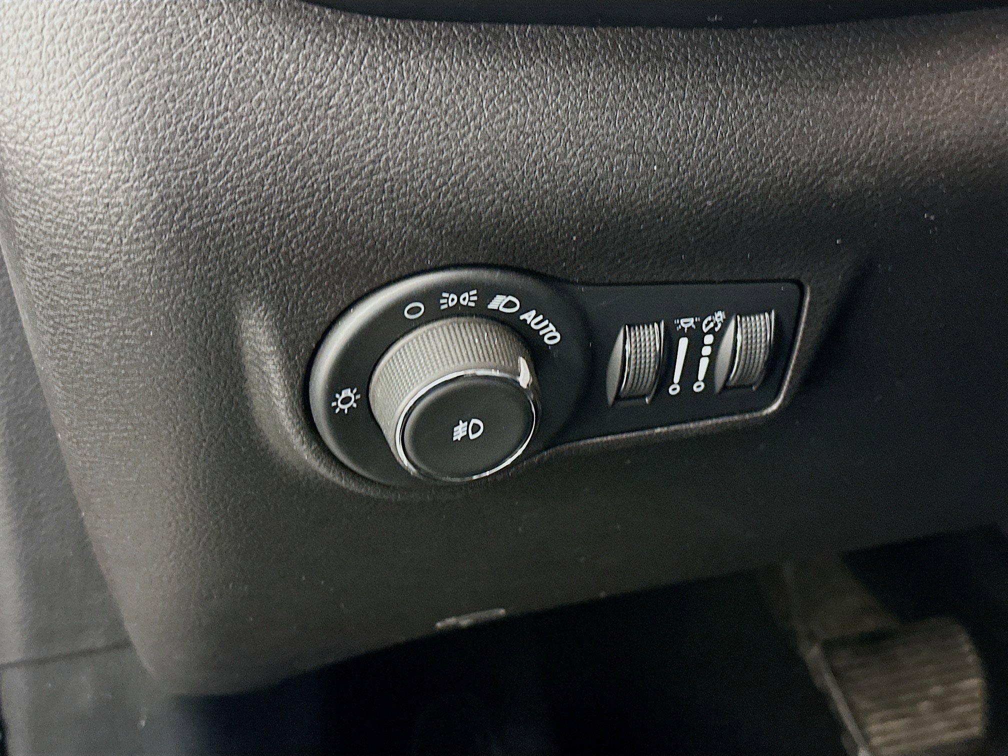 Used 2025 Jeep Compass Limited AWD/4WD image 17