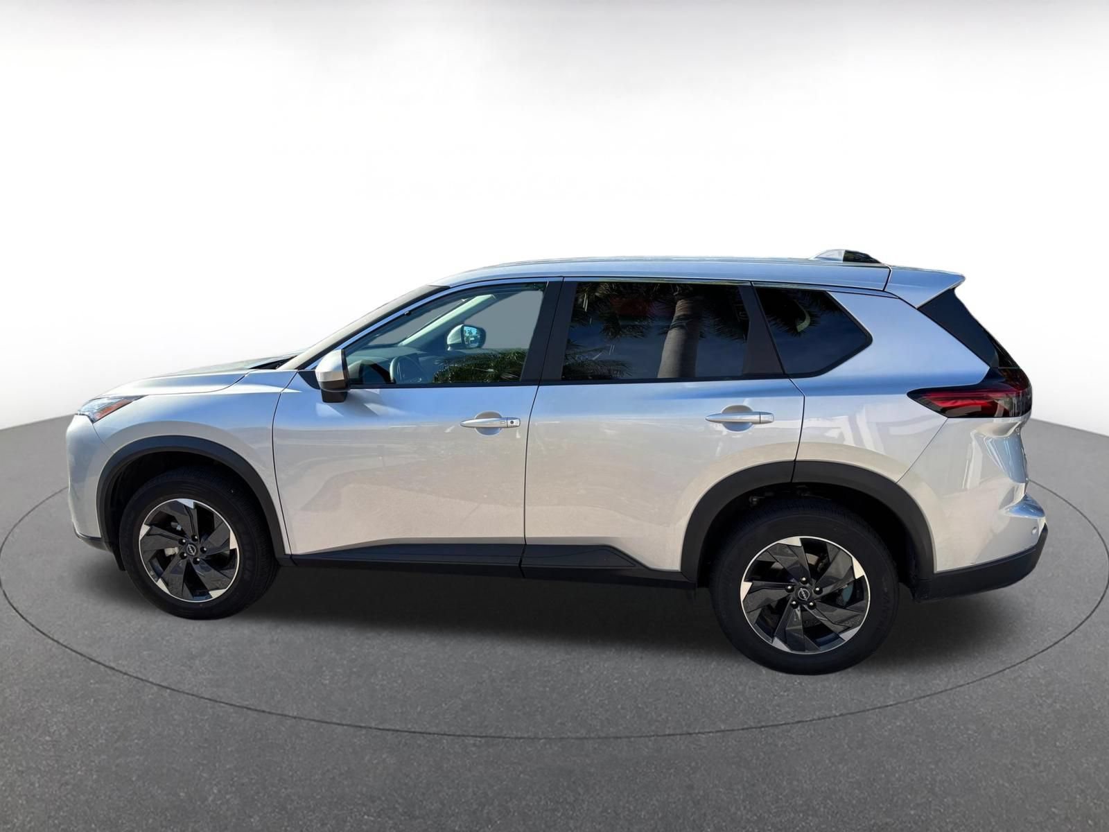 Used 2025 Nissan Rogue SV AWD/4WD image 14
