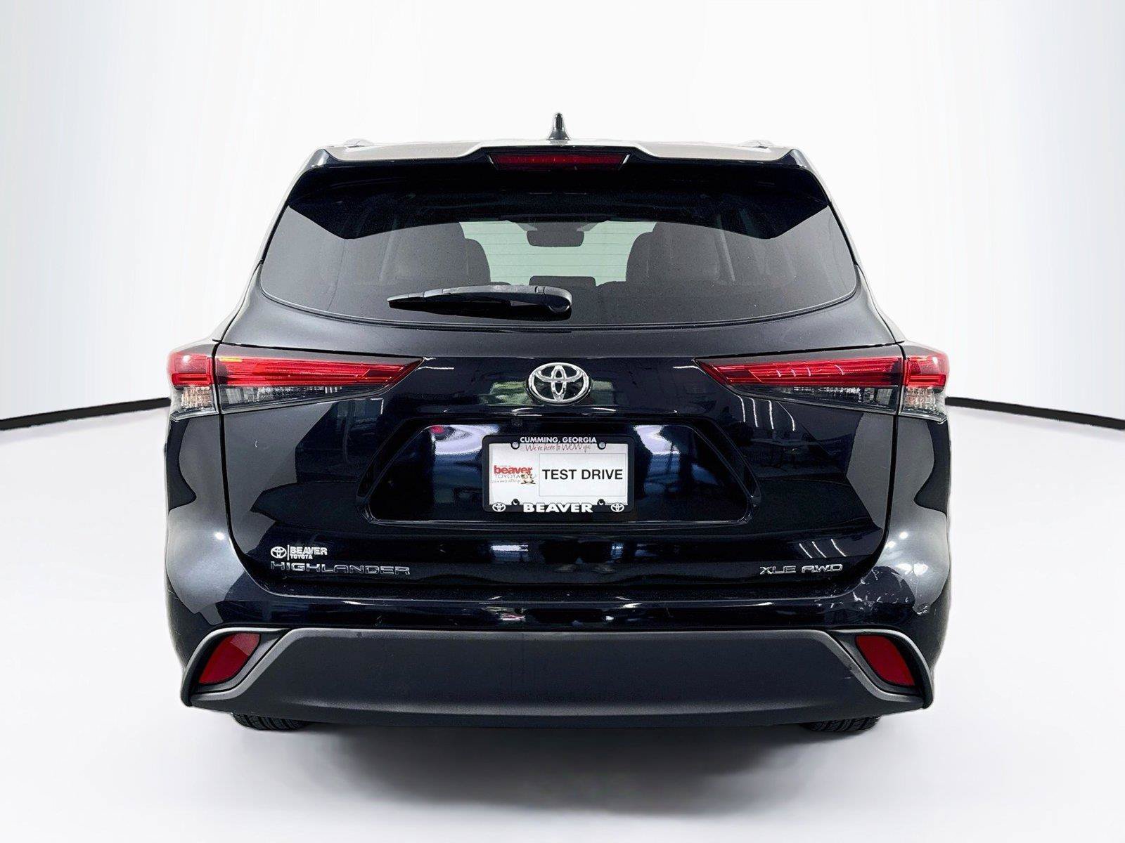 Used 2021 Toyota Highlander XLE AWD/4WD image 11
