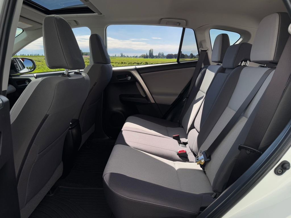 Used 2015 Toyota RAV4 XLE AWD/4WD image 23