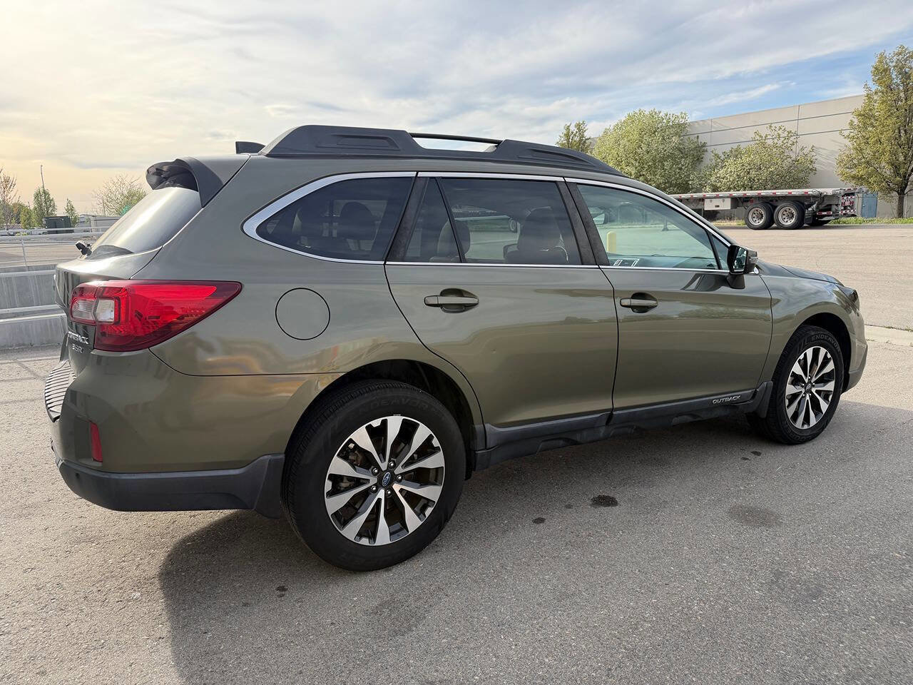 Used 2017 Subaru Outback 3.6R Limited AWD/4WD image 16