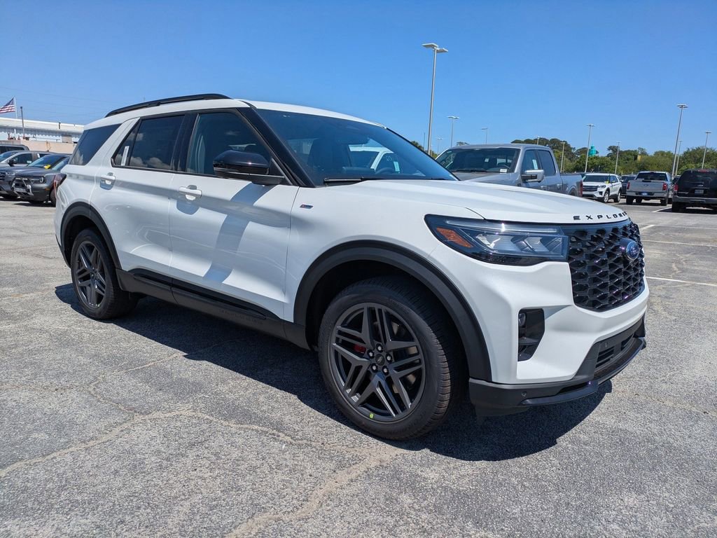 New 2026 Ford Explorer ST-Line image 2
