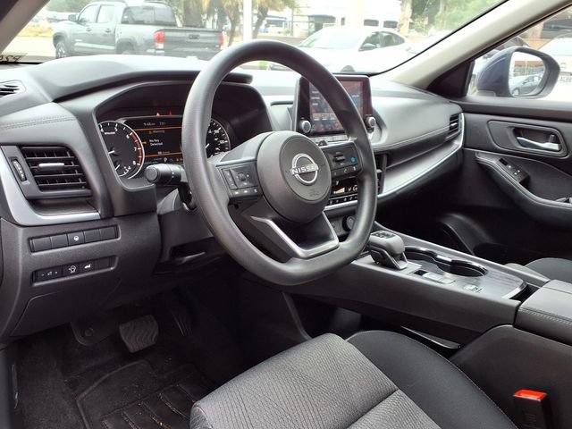 Used 2024 Nissan Rogue SV FWD image 4