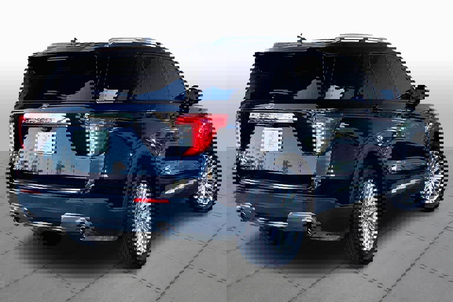 Used 2022 Ford Explorer Limited w/ Equipment Group 301A image 12