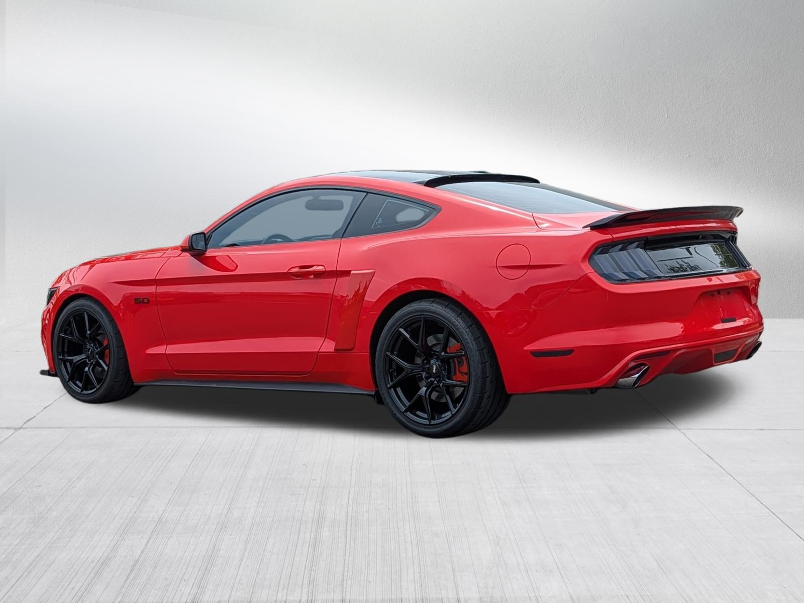 Used 2015 Ford Mustang GT RWD image 5