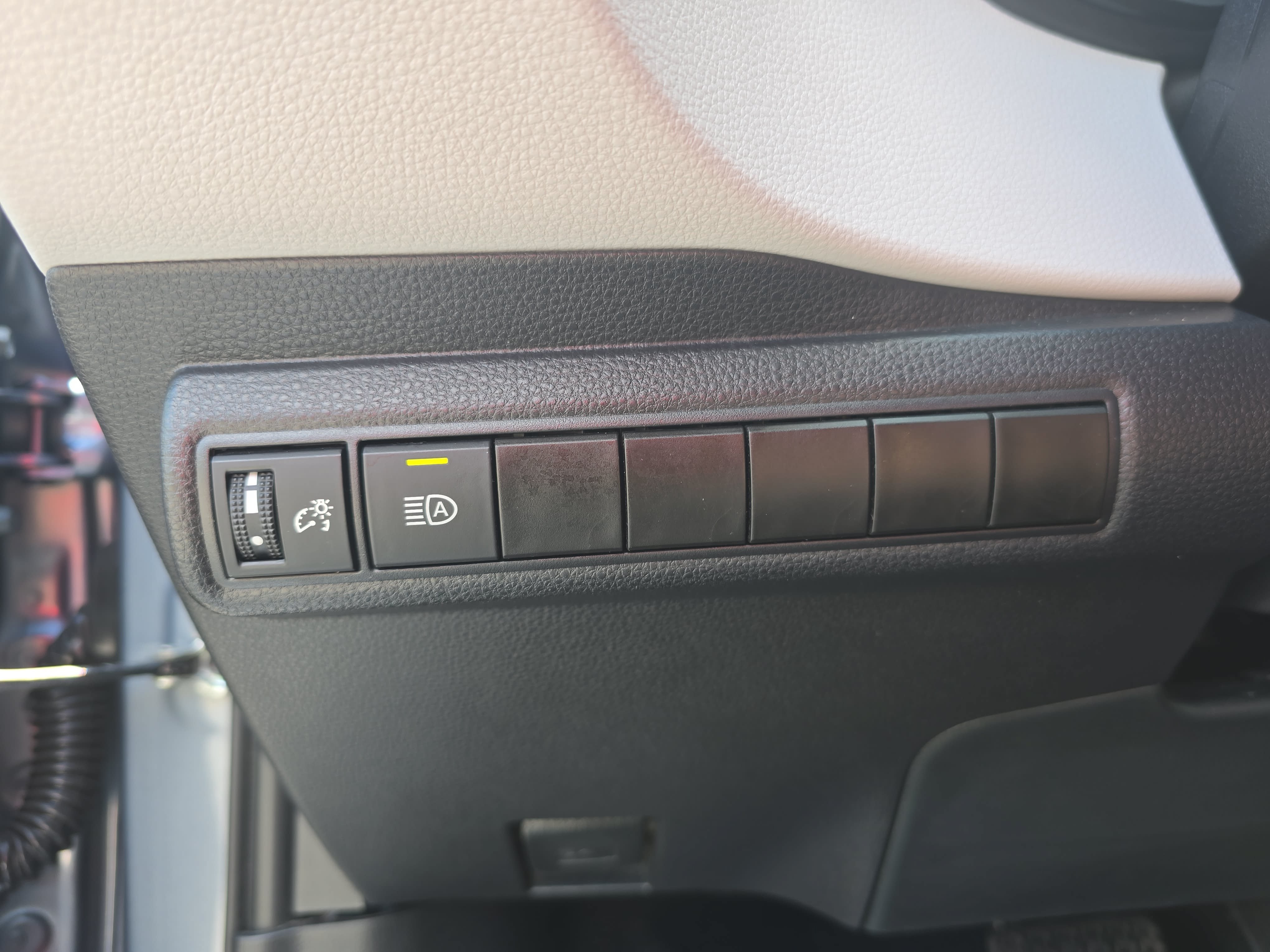 Certified 2025 Toyota Corolla SE w/ SE Premium Package FWD image 24