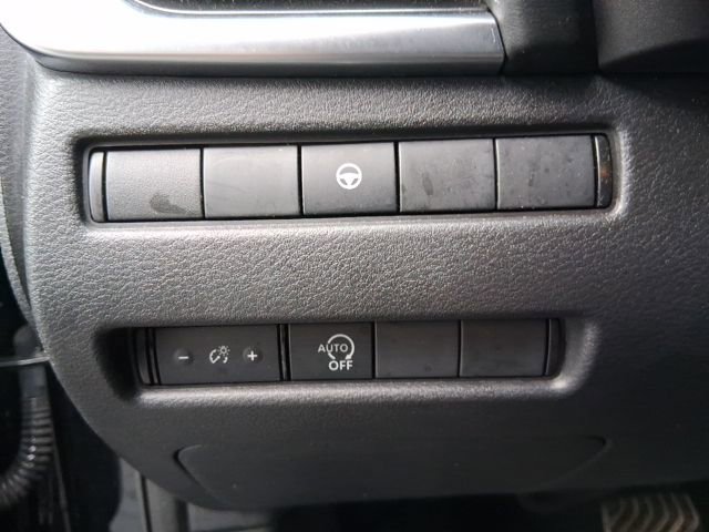 Used 2023 Nissan Rogue SV image 14