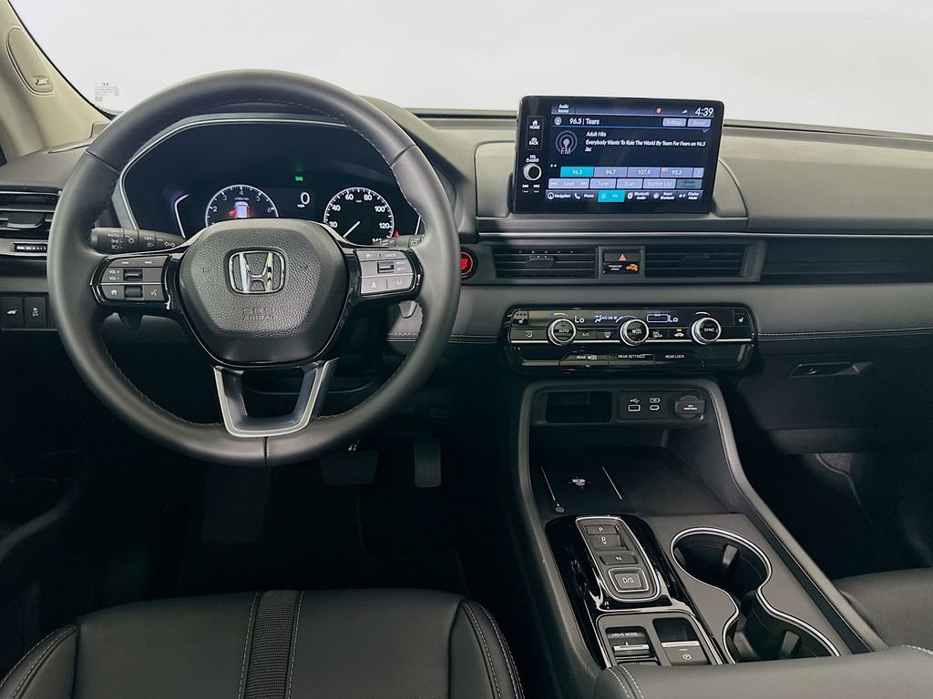 Certified 2025 Honda Pilot Touring image 22