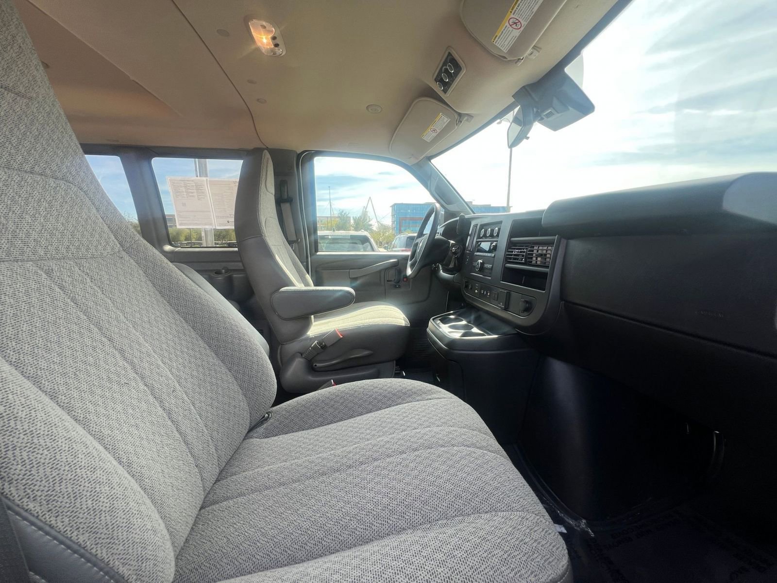 Used 2025 Chevrolet Express 3500 LT w/ LT Preferred Equipment Group image 37