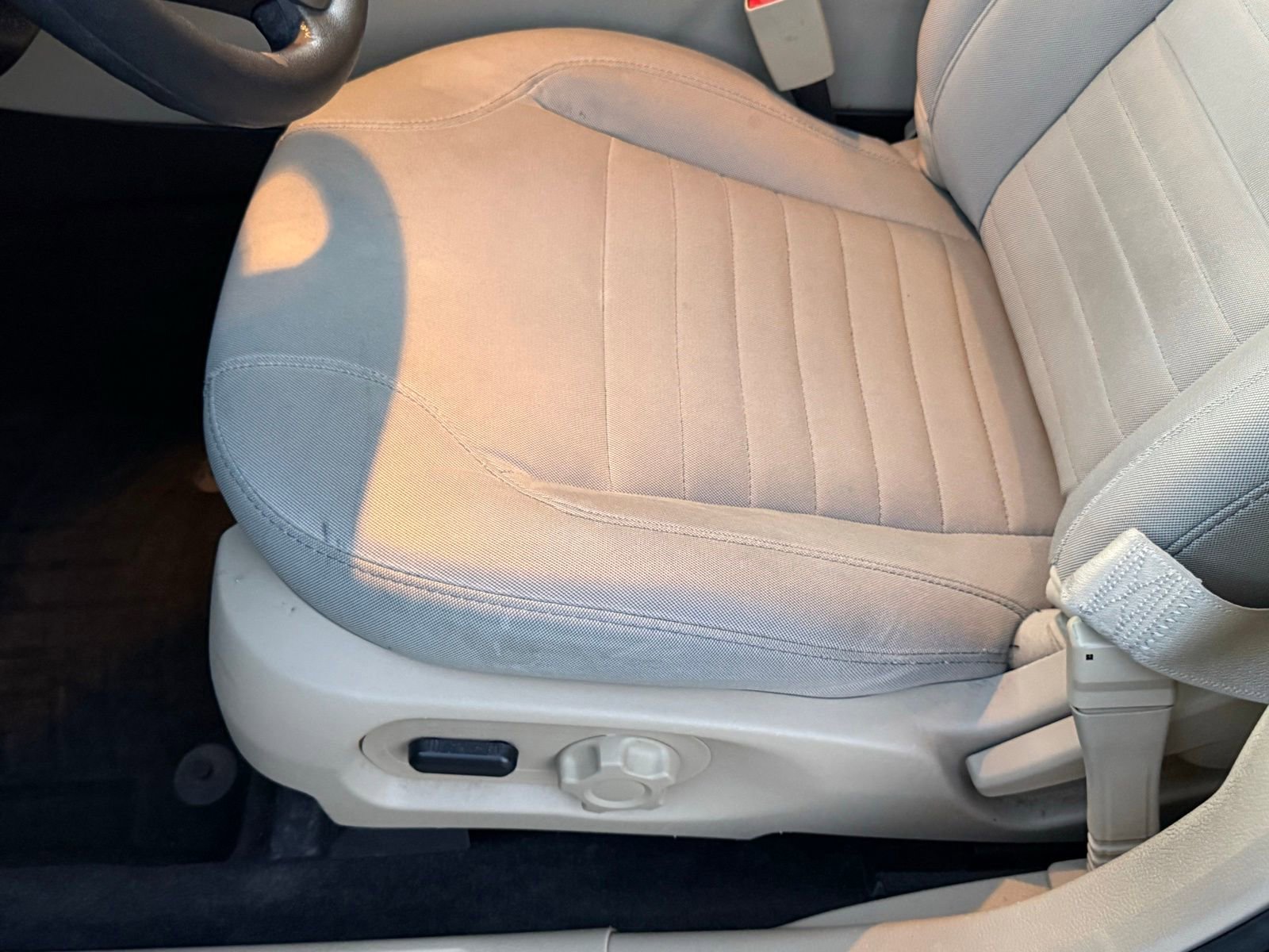Used 2015 Ford Taurus SE FWD image 32