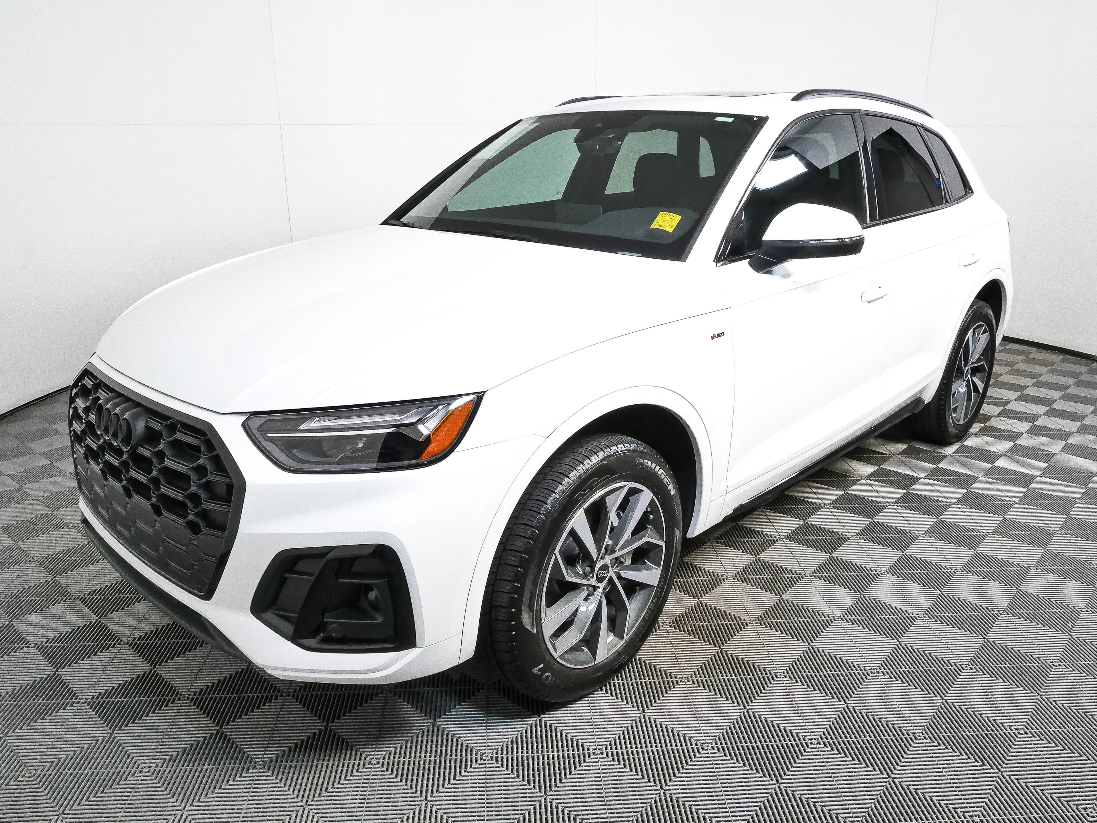 Used 2024 Audi Q5 2.0T Premium w/ Summer of Audi Package AWD/4WD image 30