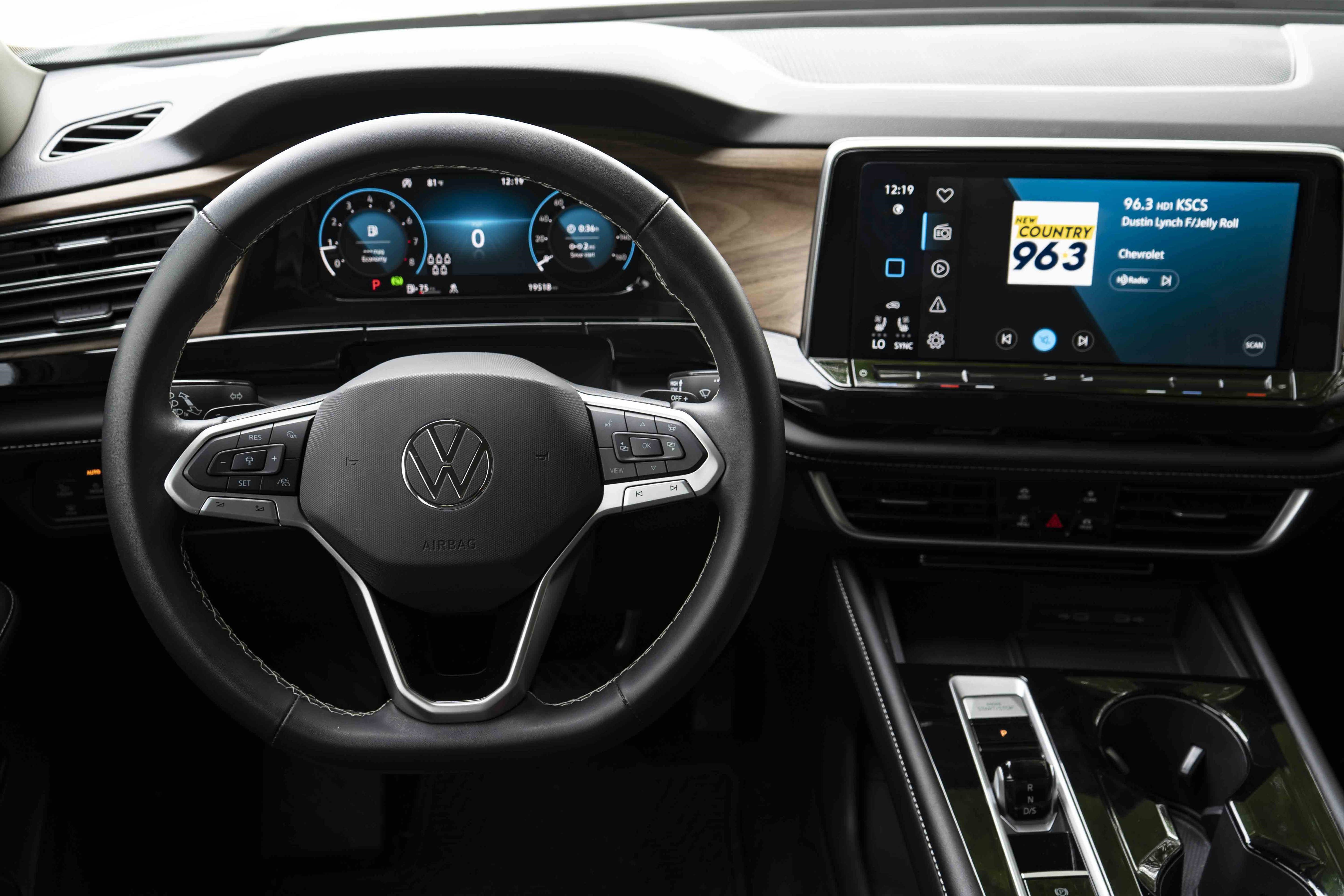 Used 2024 Volkswagen Atlas SE w/ Black Wheel Package FWD image 20