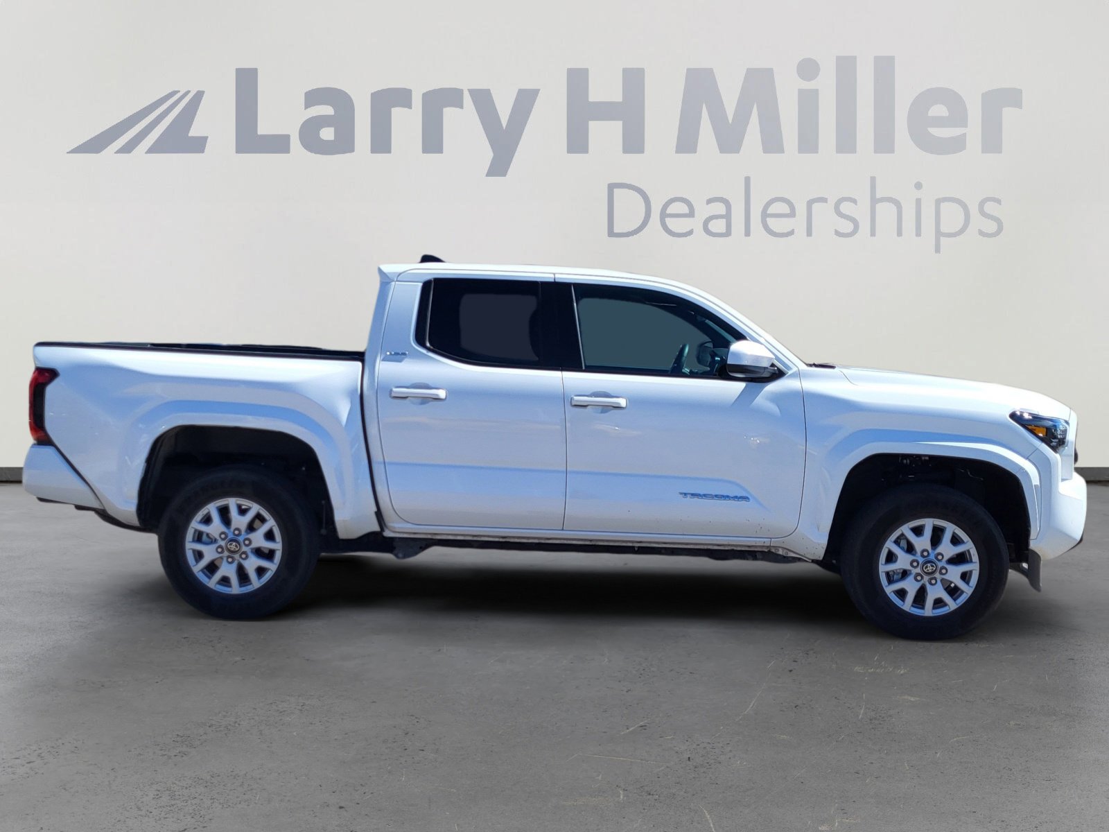 Certified 2025 Toyota Tacoma SR5 image 6