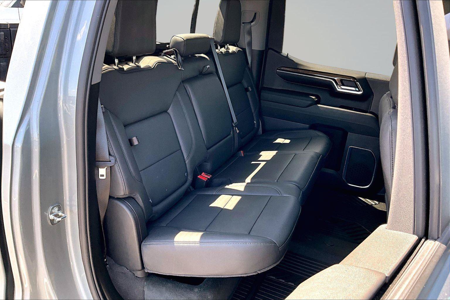 Used 2024 Chevrolet Silverado 1500 LT Trail Boss w/ LT Trail Boss Premium Package AWD/4WD image 28