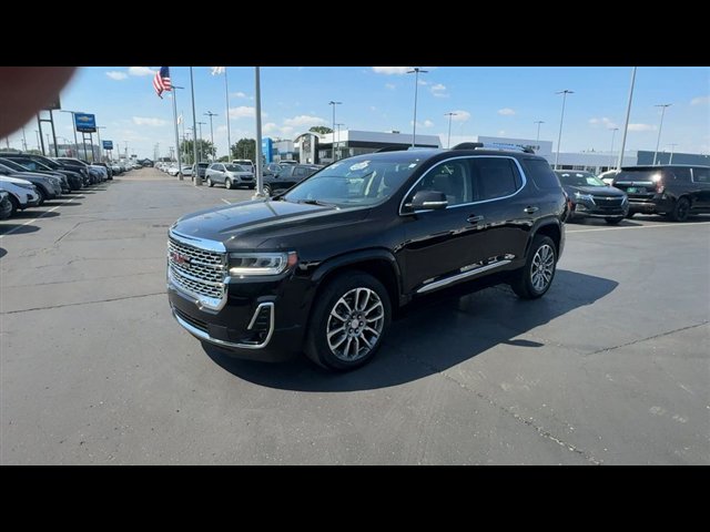 Certified 2023 GMC Acadia Denali w/ Denali Ultimate Package AWD/4WD image 4
