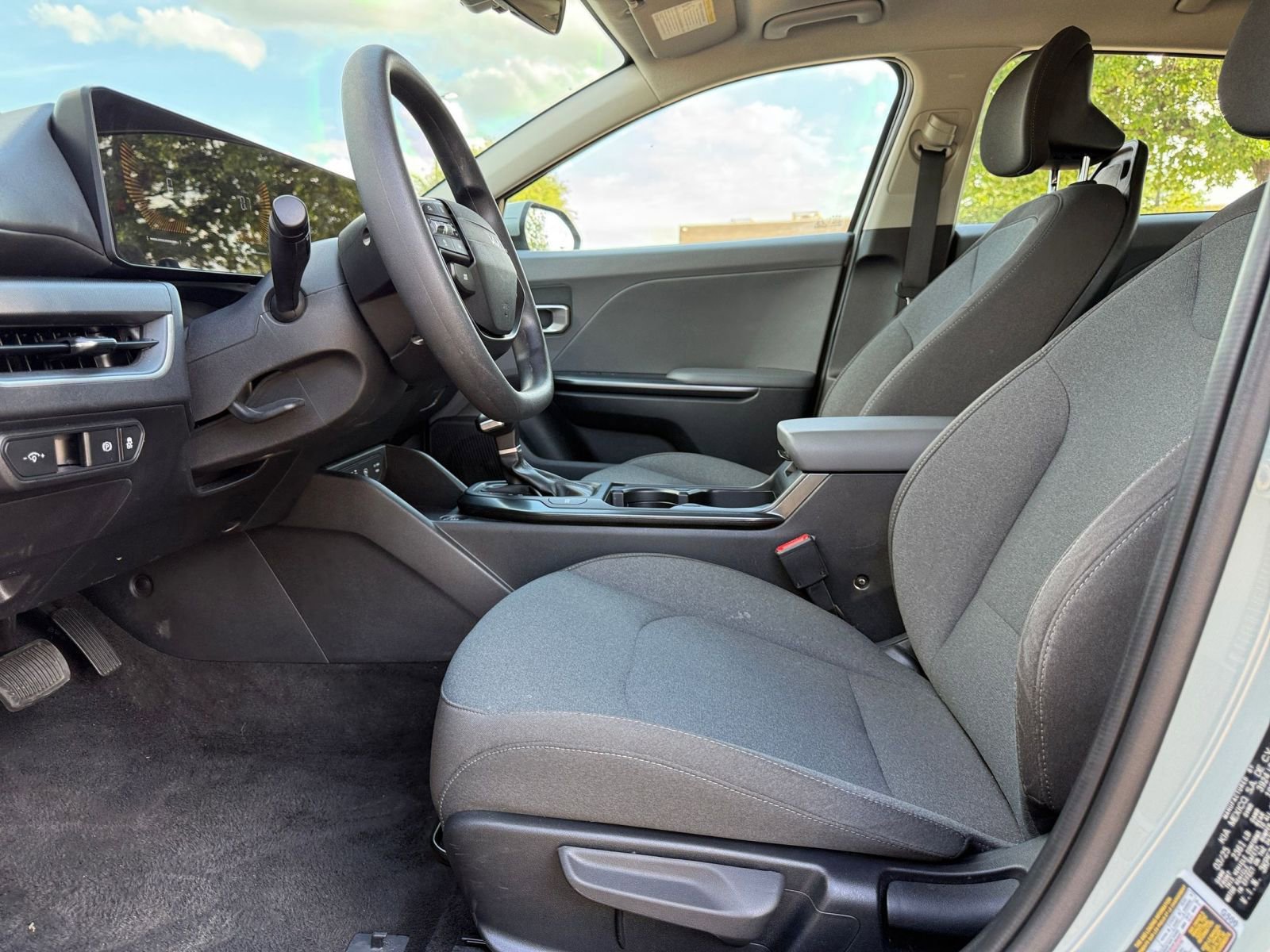 Used 2025 Kia K4 LXS image 29