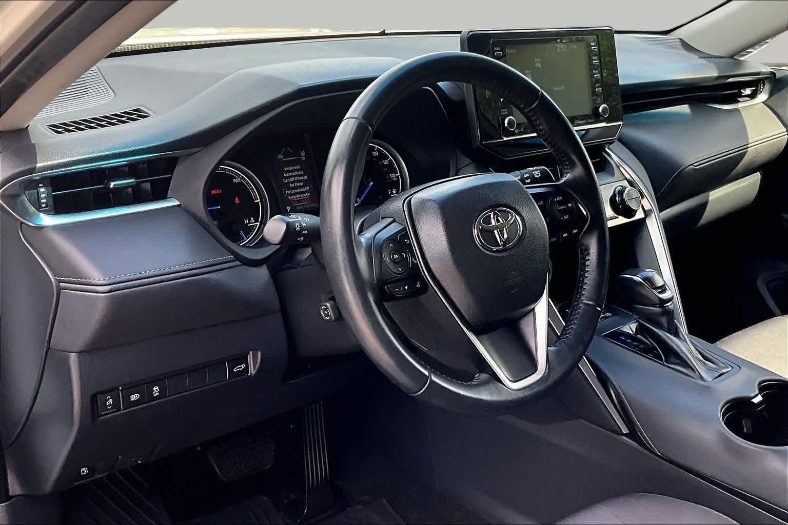 Used 2021 Toyota Venza LE w/ Carpet Mat Package (TMS) AWD/4WD image 16