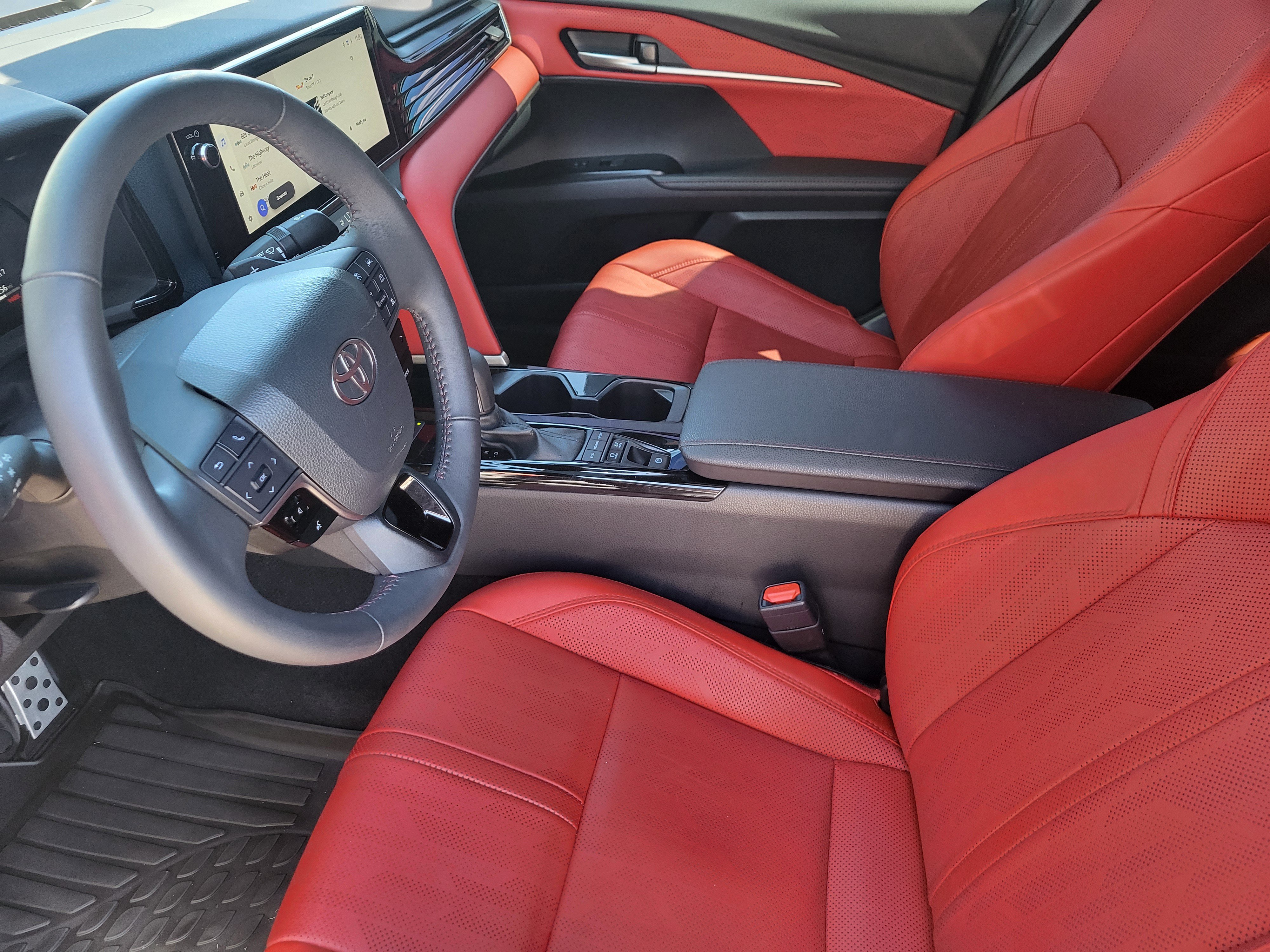 Used 2025 Toyota Camry Hybrid FWD image 12