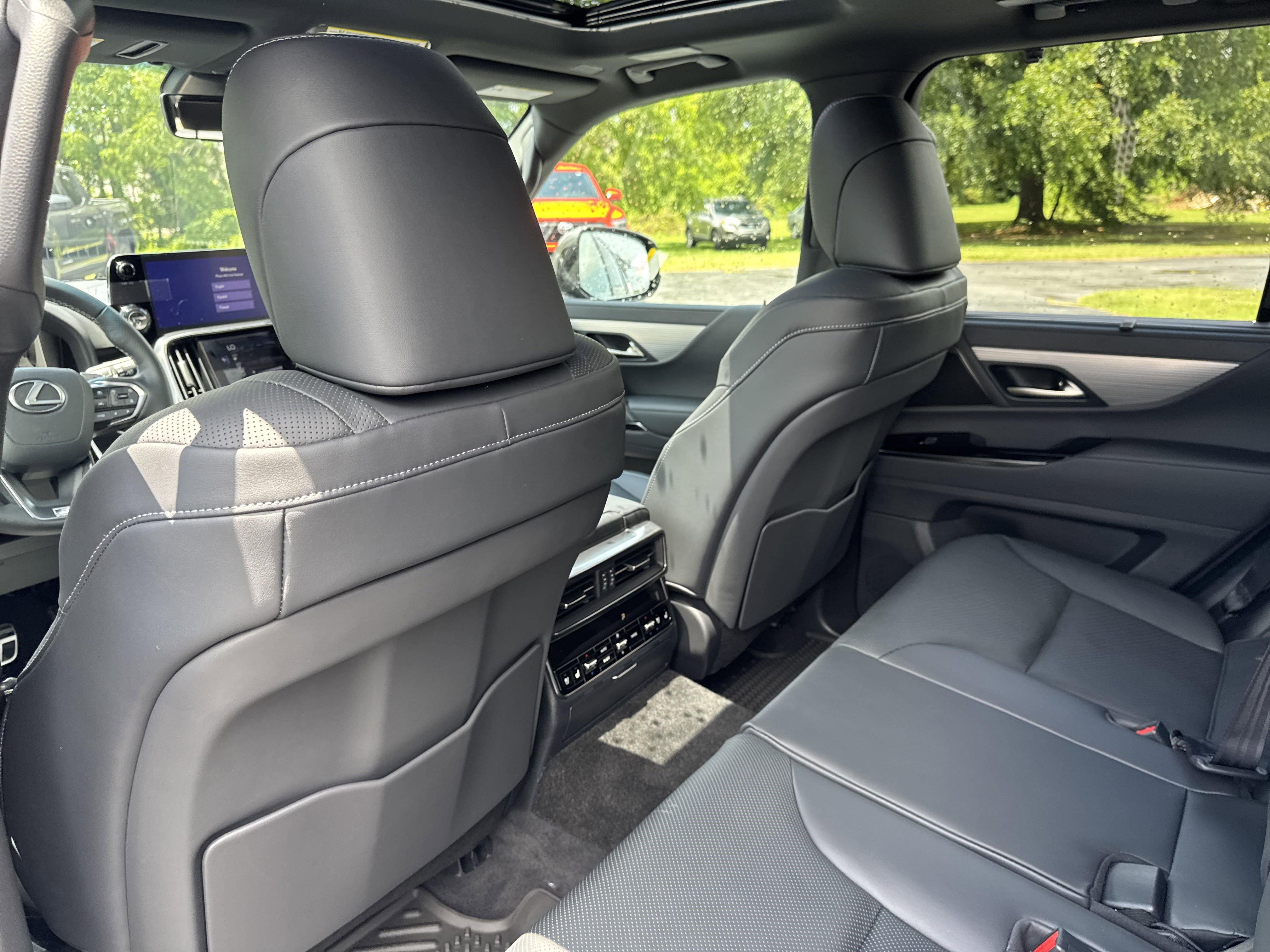 Used 2025 Lexus LX 700h F Sport image 27