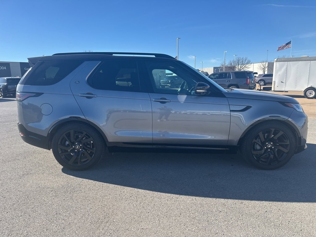 Certified 2025 Land Rover Discovery Dynamic SE image 6