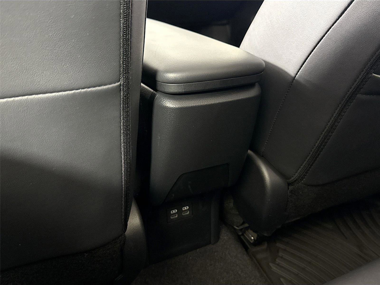 Used 2025 Toyota Prius Limited image 38