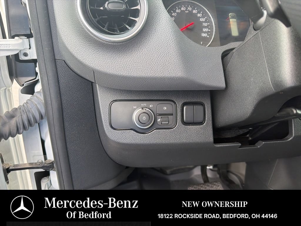 Used 2025 Mercedes-Benz Sprinter 2500 image 9