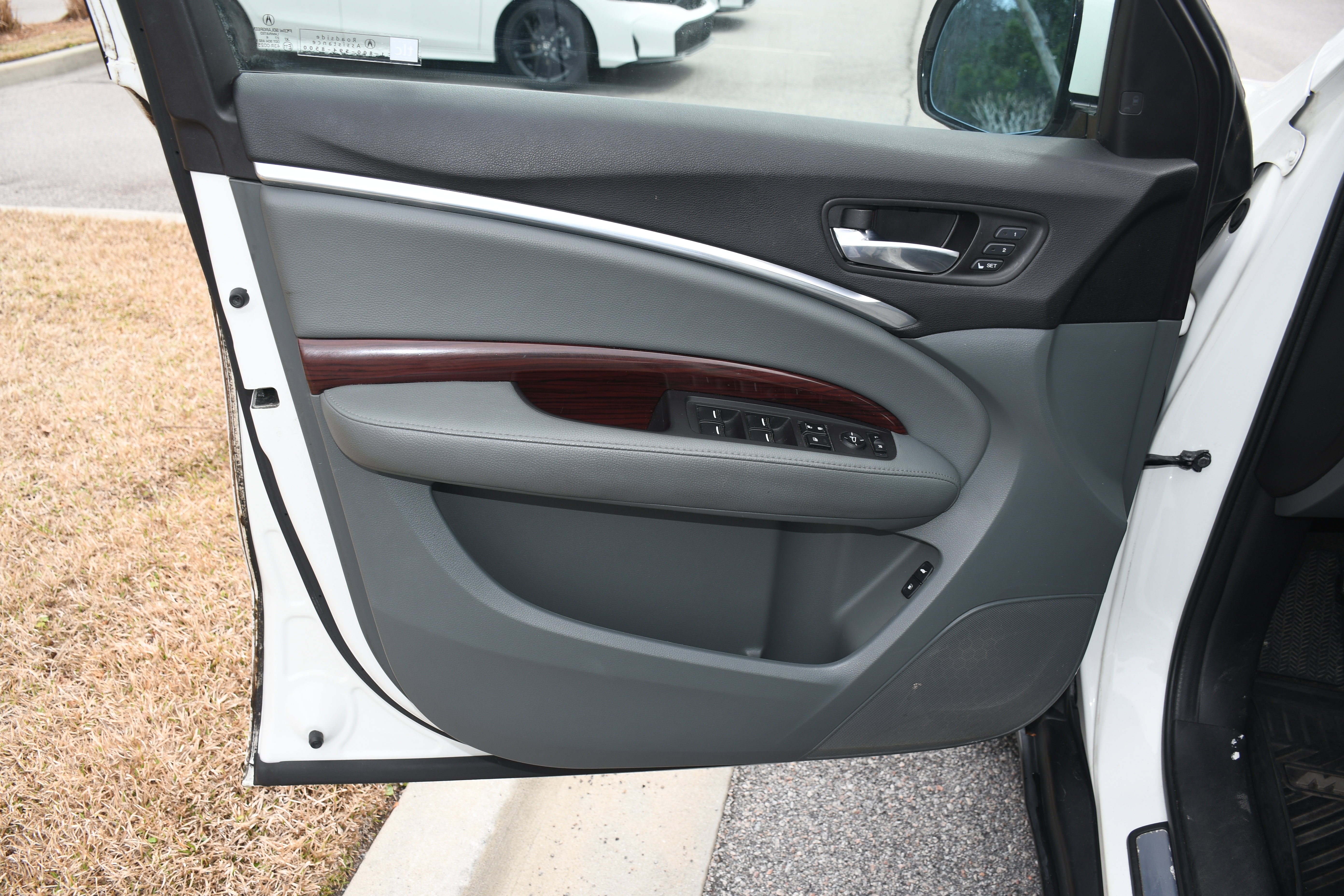 Used 2015 Acura MDX SH-AWD w/ Technology Package image 9