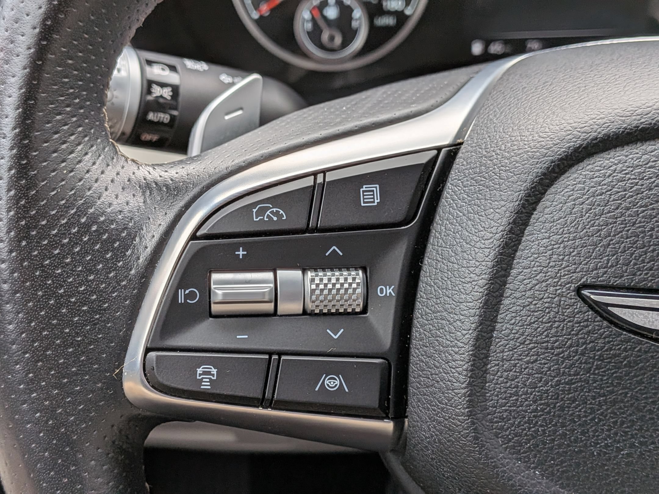 Used 2024 Genesis G70 2.5T RWD image 18