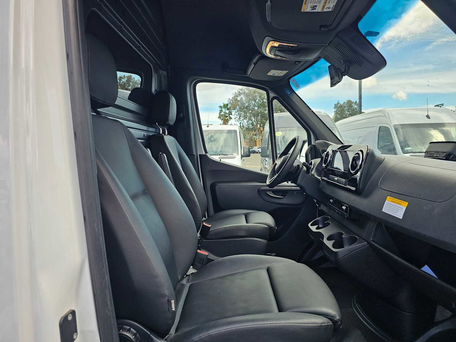 Used 2025 Mercedes-Benz Sprinter 2500 image 10