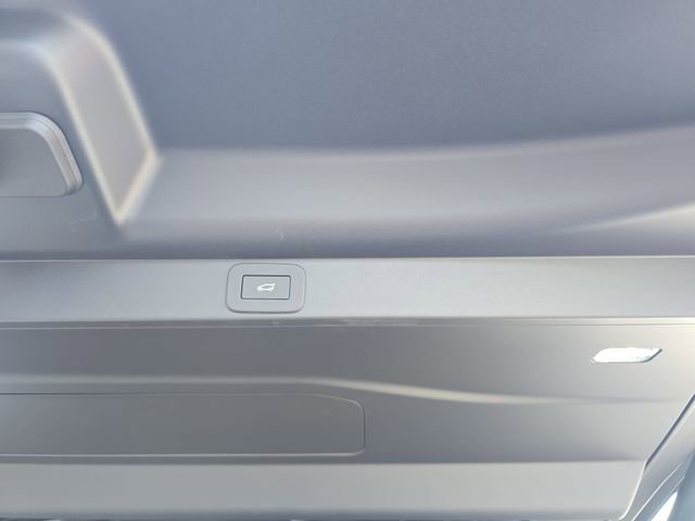 Used 2025 Land Rover Range Rover SE image 13