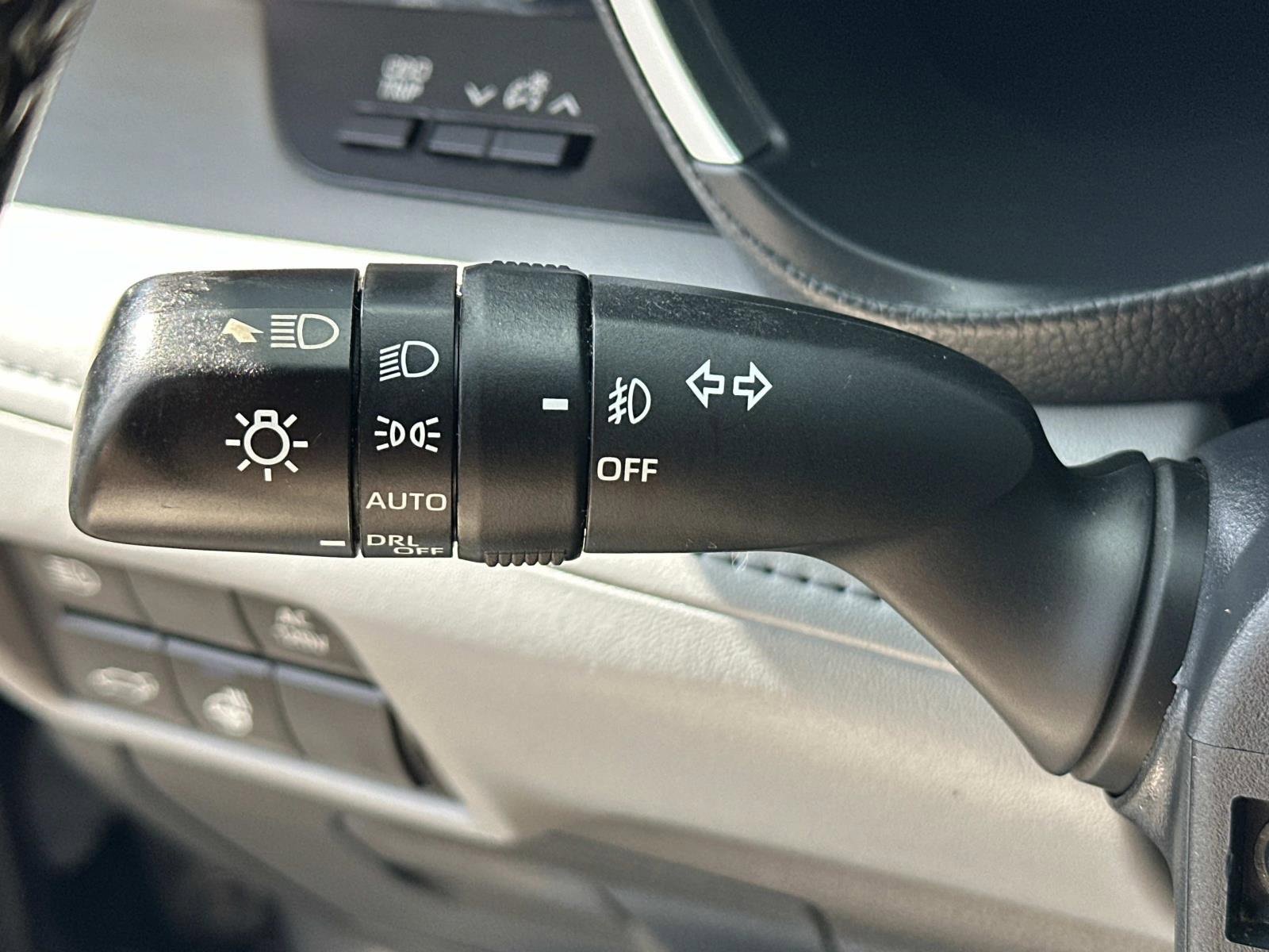 Used 2023 Toyota Highlander Limited image 16